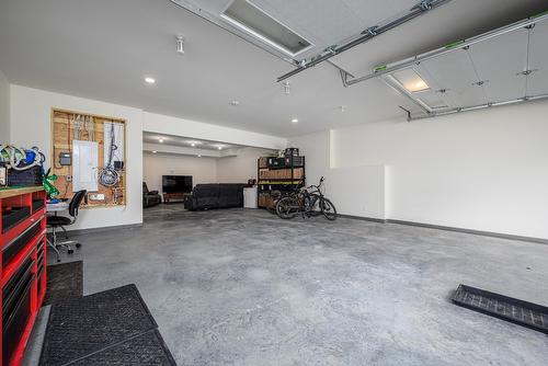 8909 Cherry Lane, Coldstream, BC - Indoor Photo Showing Garage