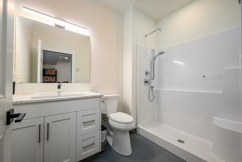 8909 Cherry Lane, Coldstream, BC - Indoor Photo Showing Bathroom