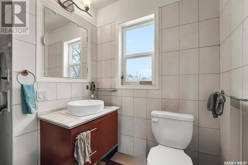 903 H Avenue S, Saskatoon, SK - Indoor Photo Showing Bathroom