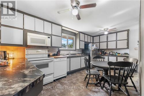 537 Almira Street, Pembroke, ON - Indoor Photo Showing Kitchen