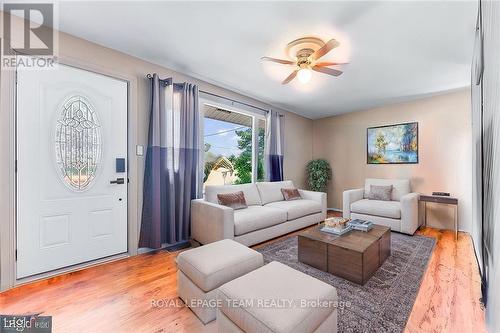 537 Almira Street, Pembroke, ON - Indoor Photo Showing Living Room