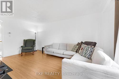 660 White Elm Boulevard, Waterloo, ON - Indoor Photo Showing Living Room