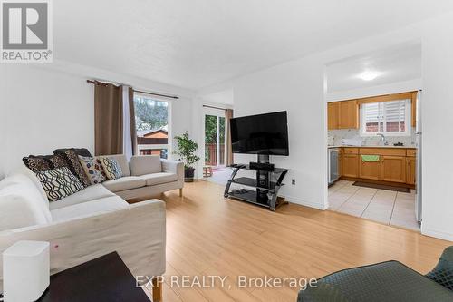 660 White Elm Boulevard, Waterloo, ON - Indoor Photo Showing Living Room