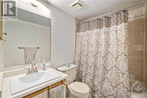 156 Rushford Private, Ottawa, ON - Indoor Photo Showing Bathroom