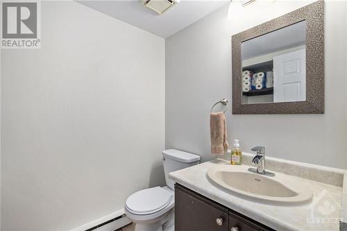 156 Rushford Private, Ottawa, ON - Indoor Photo Showing Bathroom