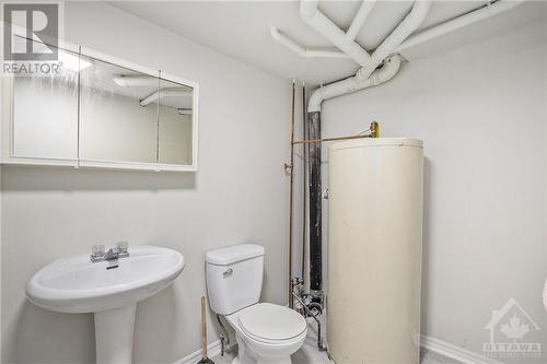 156 Rushford Private, Ottawa, ON - Indoor Photo Showing Bathroom