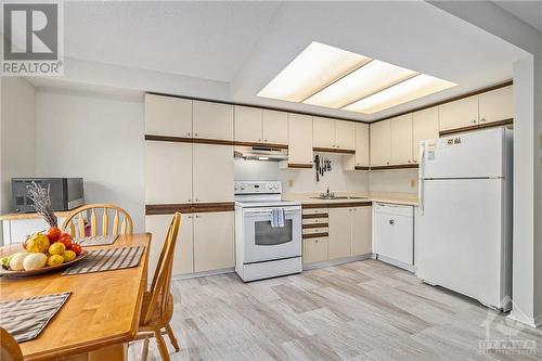 156 Rushford Private, Ottawa, ON - Indoor Photo Showing Kitchen