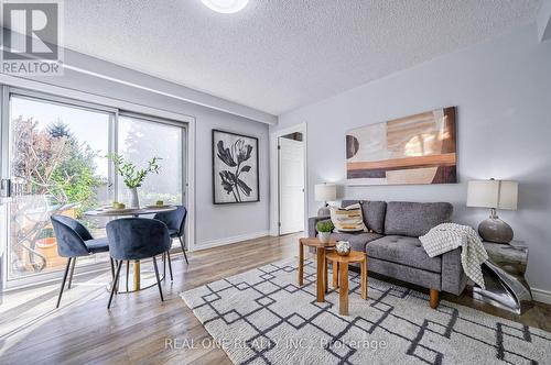 183 Edmonton Drive, Toronto, ON - Indoor Photo Showing Living Room