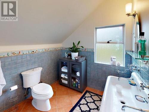 4557 Willingdon Ave, Powell River, BC - Indoor Photo Showing Bathroom