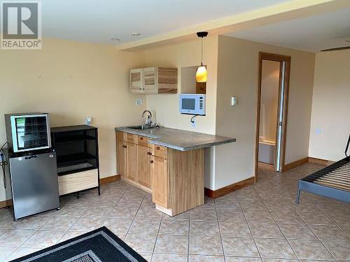 4557 Willingdon Ave, Powell River, BC - Indoor Photo Showing Kitchen