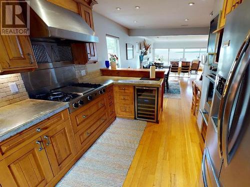 4557 Willingdon Ave, Powell River, BC - Indoor Photo Showing Kitchen