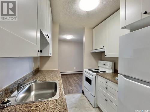 629 65 Westfield Drive, Regina, SK - Indoor Photo Showing Kitchen