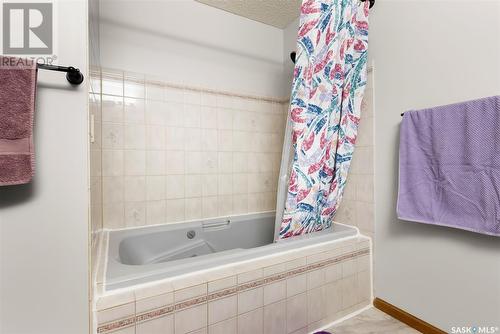 2806 Staples Bay E, Regina, SK - Indoor Photo Showing Bathroom