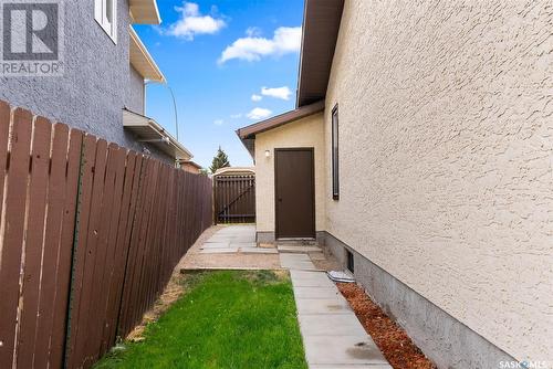 2806 Staples Bay E, Regina, SK - Outdoor