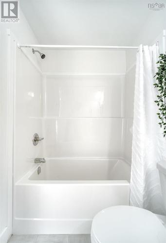 186 Nadia Drive, Dartmouth, NS - Indoor Photo Showing Bathroom