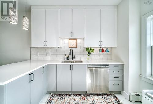 186 Nadia Drive, Dartmouth, NS - Indoor Photo Showing Kitchen With Double Sink