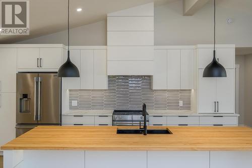 4285 Craig Drive, Prince George, BC - Indoor Photo Showing Kitchen