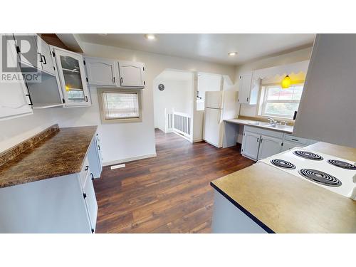 1562 Maple Drive, Quesnel, BC - Indoor Photo Showing Kitchen