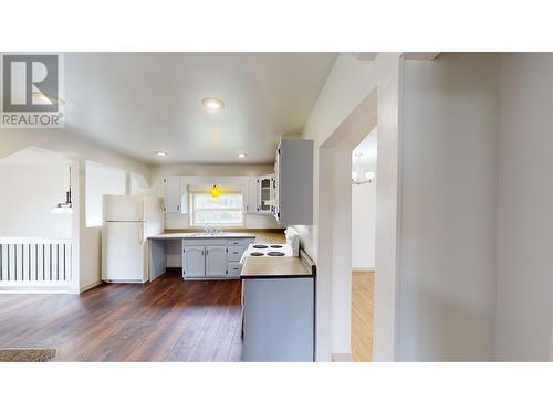 1562 Maple Drive, Quesnel, BC - Indoor Photo Showing Kitchen With Double Sink