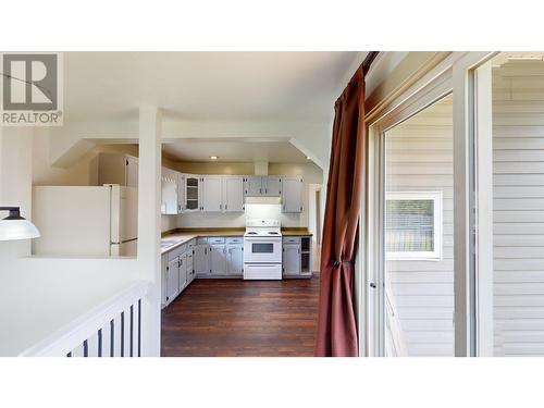 1562 Maple Drive, Quesnel, BC - Indoor Photo Showing Kitchen