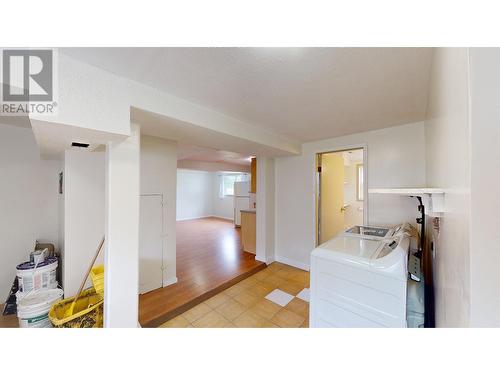 1562 Maple Drive, Quesnel, BC - Indoor Photo Showing Laundry Room