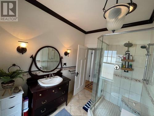 1912 Abbott Street, Kelowna, BC - Indoor Photo Showing Bathroom