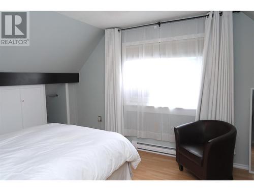 1912 Abbott Street, Kelowna, BC - Indoor Photo Showing Bedroom