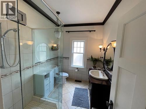 main - 1912 Abbott Street, Kelowna, BC - Indoor Photo Showing Bathroom