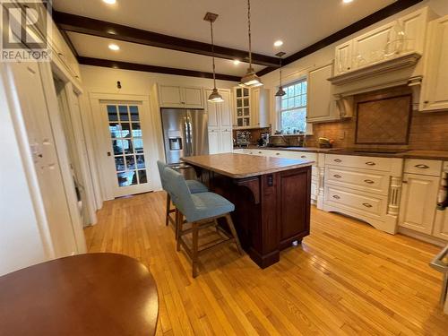 1912 Abbott Street, Kelowna, BC - Indoor Photo Showing Kitchen