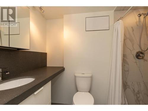 7871 Morley Street, Burnaby, BC - Indoor Photo Showing Bathroom