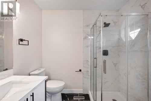 135 Mt Apex Crescent Se, Calgary, AB - Indoor Photo Showing Bathroom