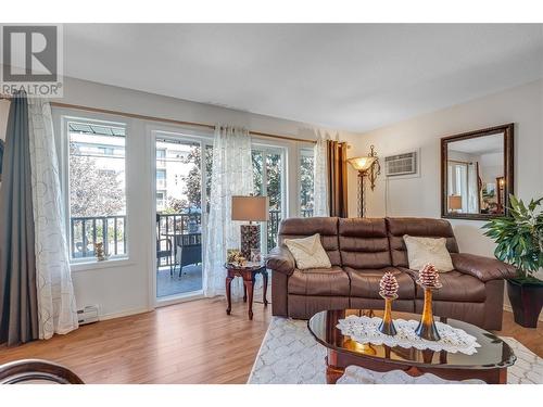 250 Scott Avenue Unit# 201, Penticton, BC - Indoor Photo Showing Living Room