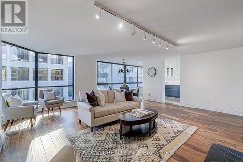 1102 - 280 Simcoe Street, Toronto, ON - Indoor Photo Showing Living Room