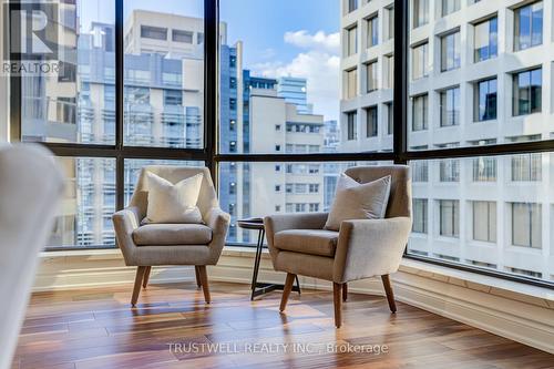 1102 - 280 Simcoe Street, Toronto, ON - Indoor