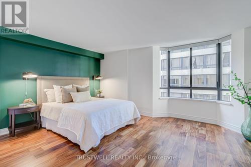 1102 - 280 Simcoe Street, Toronto, ON - Indoor Photo Showing Bedroom