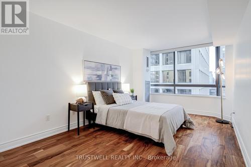 1102 - 280 Simcoe Street, Toronto, ON - Indoor Photo Showing Bedroom