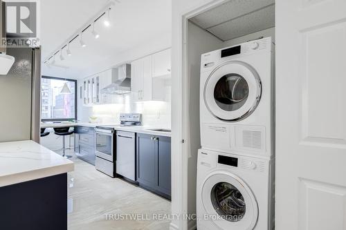 1102 - 280 Simcoe Street, Toronto, ON - Indoor Photo Showing Laundry Room