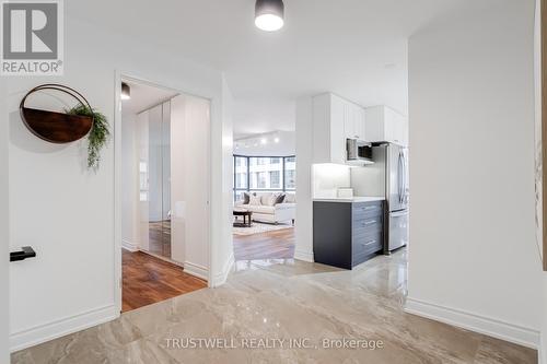 1102 - 280 Simcoe Street, Toronto, ON - Indoor Photo Showing Kitchen