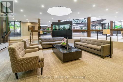 1102 - 280 Simcoe Street, Toronto, ON - Indoor Photo Showing Living Room