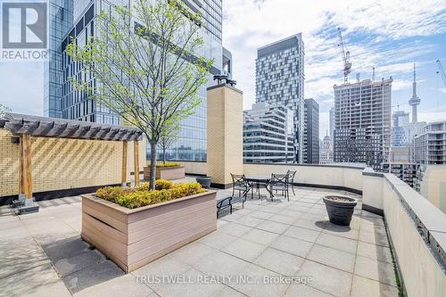 1102 - 280 Simcoe Street, Toronto, ON - Outdoor