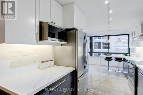 1102 - 280 Simcoe Street, Toronto, ON - Indoor Photo Showing Kitchen