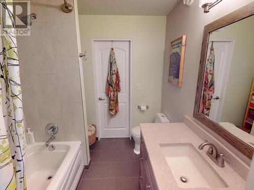 1-6730 Cranberry Street, Powell River, BC - Indoor Photo Showing Bathroom