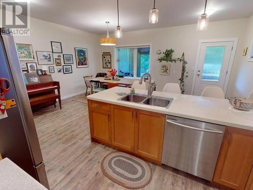 1-6730 Cranberry Street, Powell River, BC - Indoor Photo Showing Kitchen With Double Sink