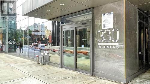 2011 - 330 Richmond Street W, Toronto, ON - 