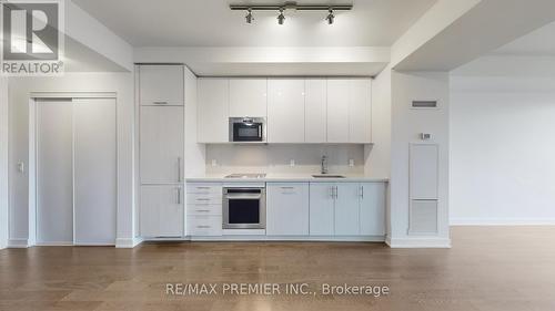 2011 - 330 Richmond Street W, Toronto, ON - Indoor Photo Showing Kitchen