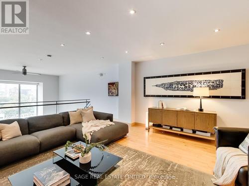 Ph616 - 160 Baldwin Street, Toronto, ON - Indoor Photo Showing Living Room