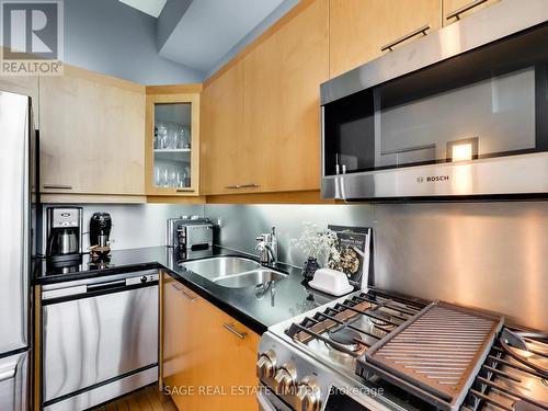 Ph616 - 160 Baldwin Street, Toronto, ON - Indoor Photo Showing Kitchen With Stainless Steel Kitchen With Double Sink