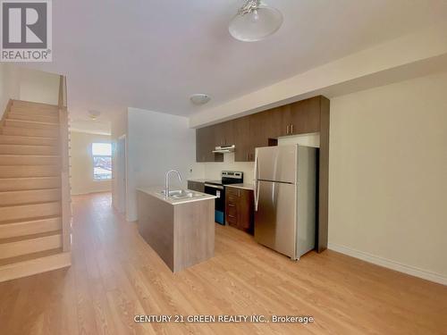 460 Okanagan Path, Oshawa, ON - Indoor Photo Showing Kitchen With Double Sink