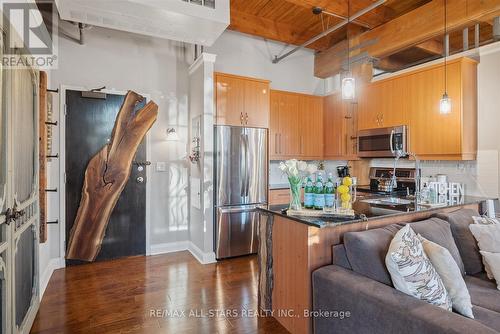 113 - 543 Timothy Street, Newmarket, ON - Indoor Photo Showing Kitchen