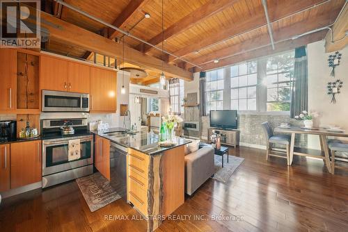 113 - 543 Timothy Street, Newmarket, ON - Indoor Photo Showing Kitchen